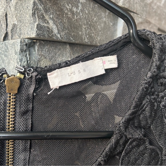 Lush Black Floral Lace Blouse - Picture 3 of 3